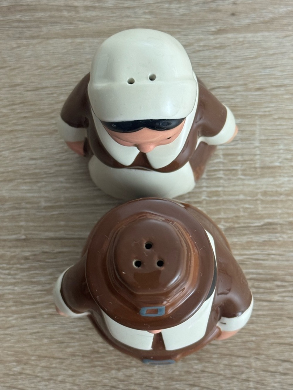 Vintage The Pilgrim Pair Salt and Pepper Shakers - Picture 5 of 9